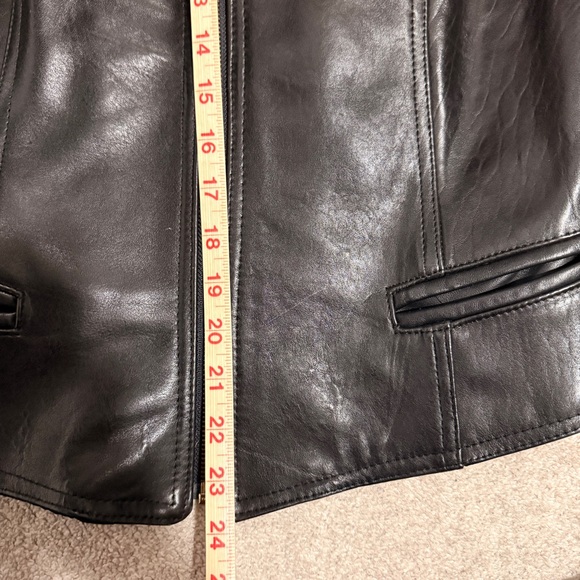 BLACK (GENUINE) LEATHER VEST WITH BRSS ZIPPER 🖤 - Picture 5 of 6